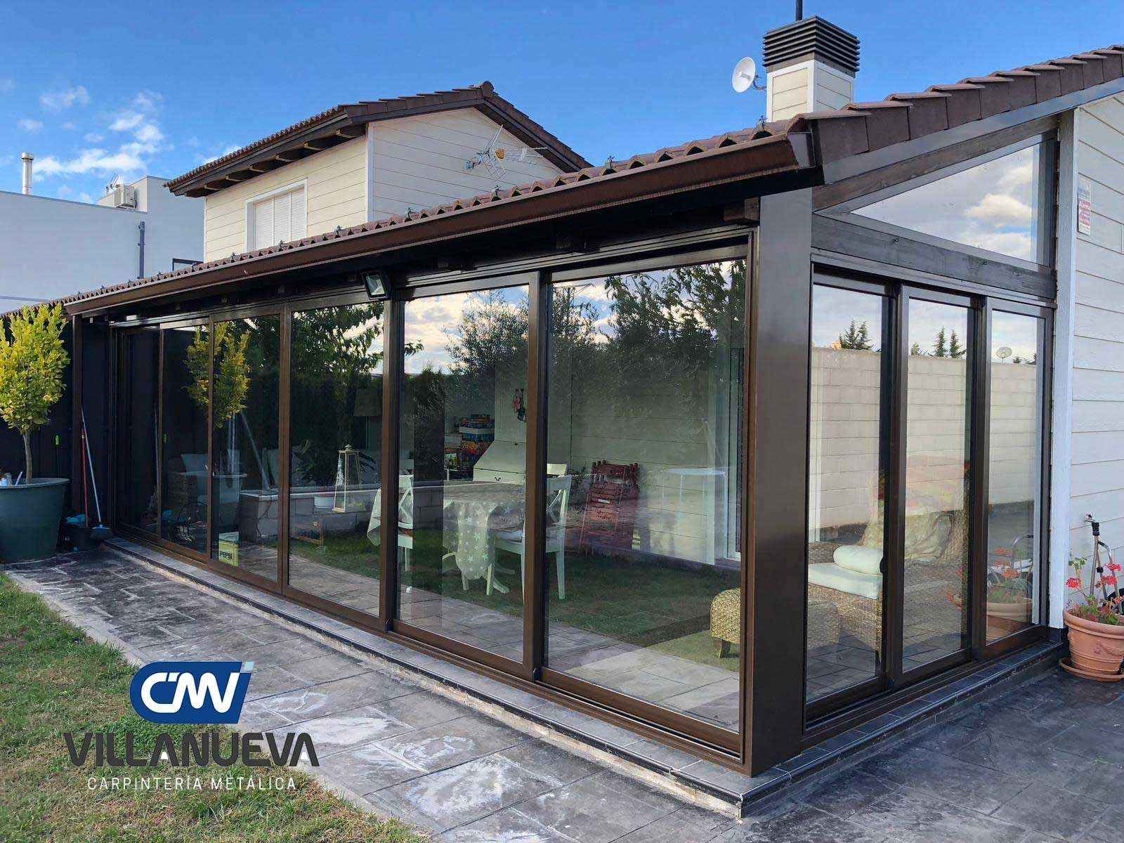 Carpintería Metálica Villanueva instala cerramientos de cristal adaptados a las necesidades de cada hogar