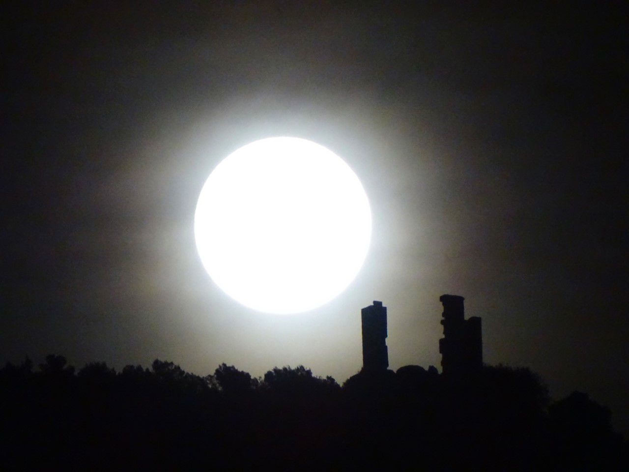 'Iluminación lunar', de María Toledano, mejor foto de Almonacid de Zorita en el año 2020