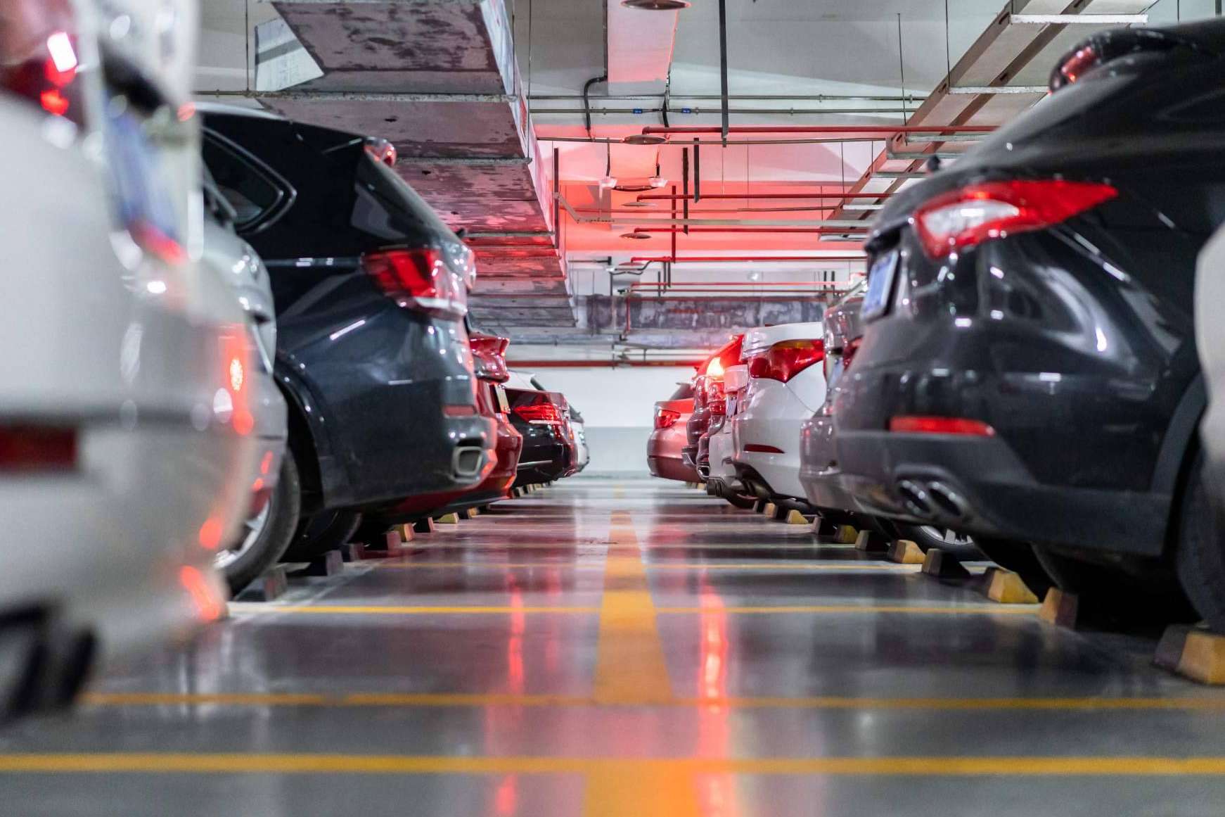 Parkimeter permite encontrar parking seguro y económico: una de las mejores alternativas a la zona azul o verde de Barcelona
