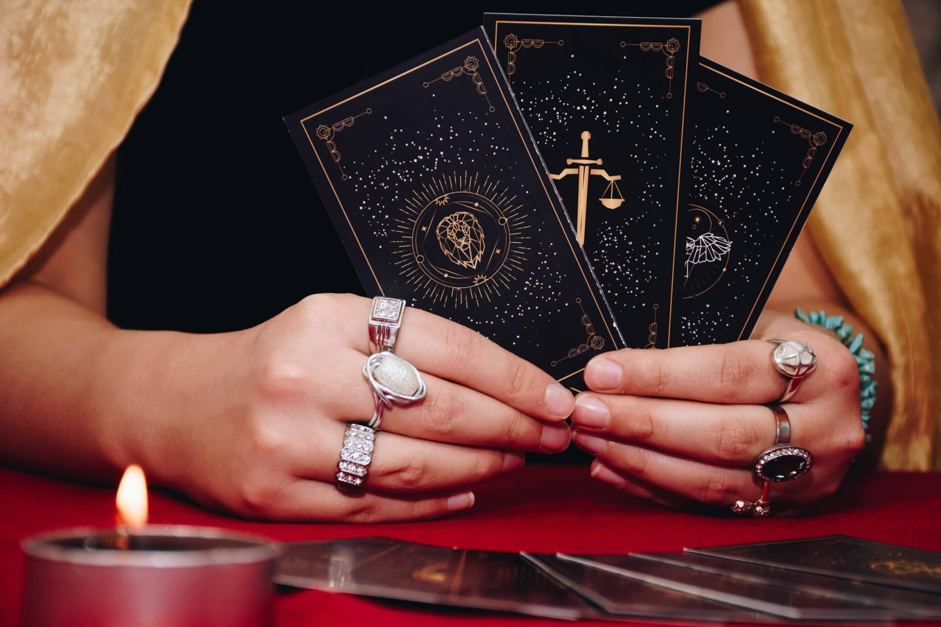Videncia 24h con el tarot de Luz María