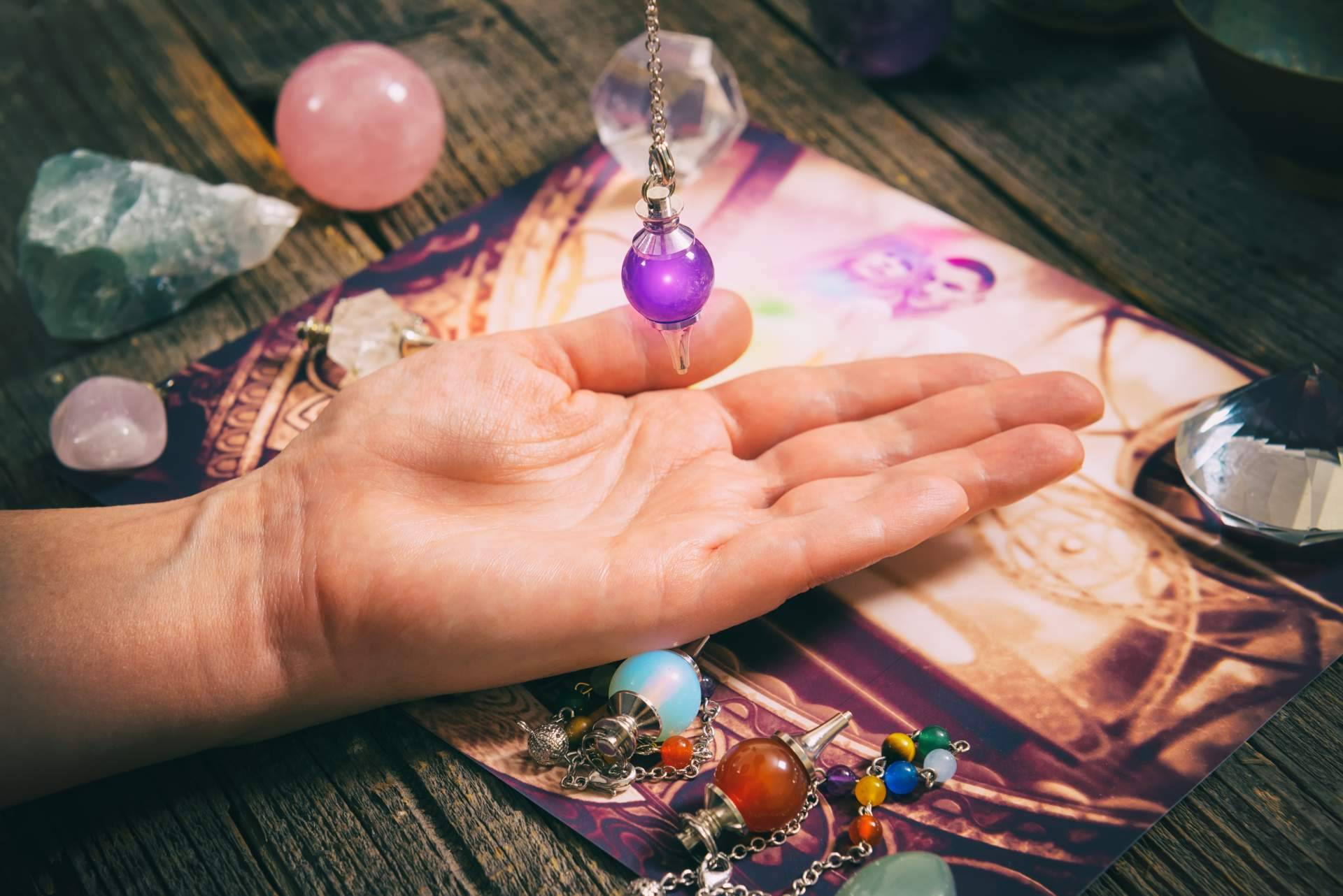 Un catálogo de péndulos muy completo, Bindi